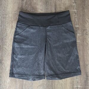 Lucy Activewear Pull On Bermuda Length Walking Dance Shorts Heathered Gray Black